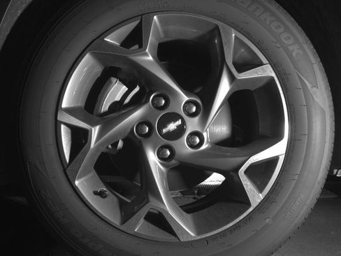 Used 2025 Chevrolet Trax LT FWD image 12