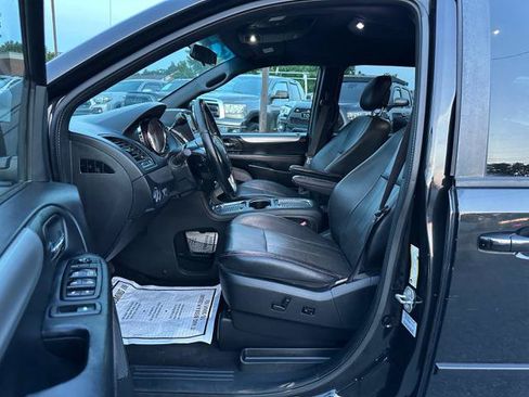Used 2016 Dodge Grand Caravan R/T FWD image 10
