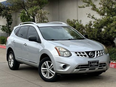 Used 2015 Nissan Rogue S w/ Convenience Package image 2