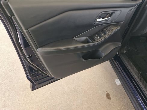 Used 2025 Nissan Rogue SV FWD image 28