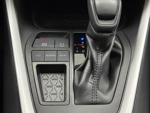 Used 2023 Toyota RAV4 XLE w/ Convenience Package FWD image 20