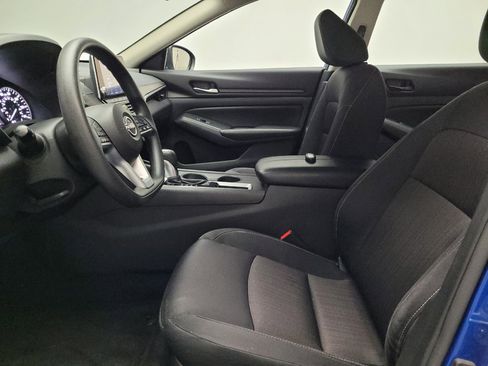 Used 2025 Nissan Altima 2.5 SV FWD image 17