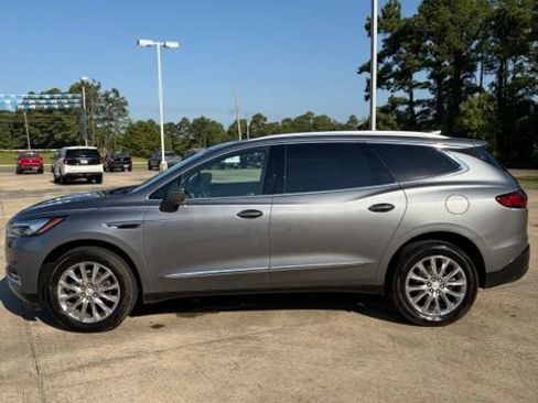 Used 2020 Buick Enclave Essence w/ Sound and Sites Package FWD image 2