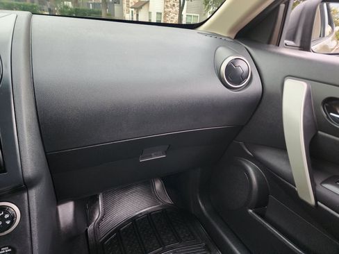 Used 2014 Nissan Rogue S FWD image 25