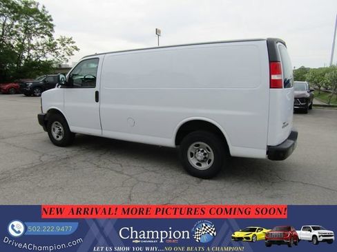 Used 2017 Chevrolet Express 2500 RWD image 6