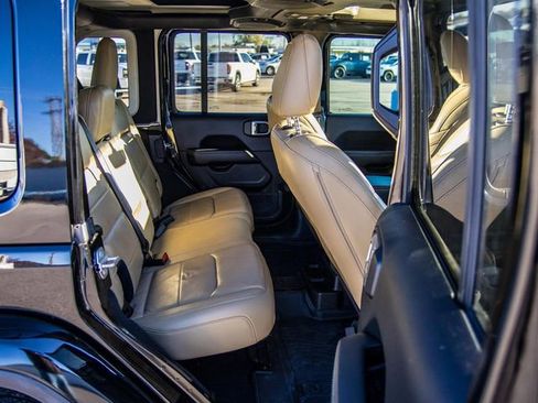 Used 2018 Jeep Wrangler Unlimited Sahara image 21