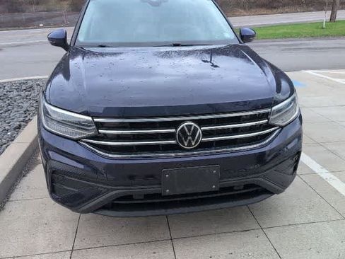 Certified 2022 Volkswagen Tiguan SE w/ Panoramic Sunroof Package image 8