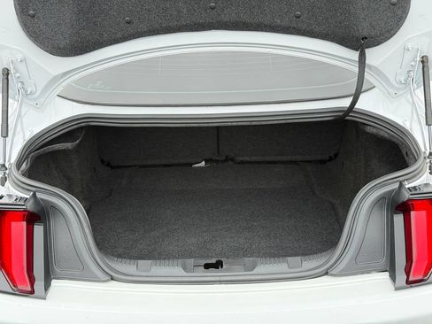 Used 2022 Ford Mustang GT RWD image 12