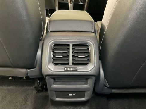 Used 2023 Volkswagen Taos SE image 17