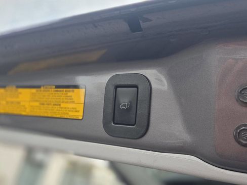 Used 2014 Toyota Sienna Limited image 28