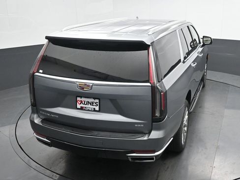 Used 2023 Cadillac Escalade ESV Premium Luxury image 38