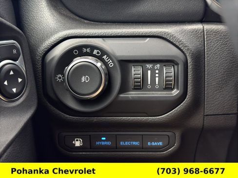 Used 2022 Jeep Wrangler Unlimited Sahara w/ Cold Weather Group AWD/4WD image 19