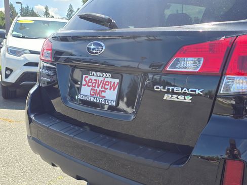Used 2012 Subaru Outback 2.5i Limited w/ Moonroof Pkg AWD/4WD image 13