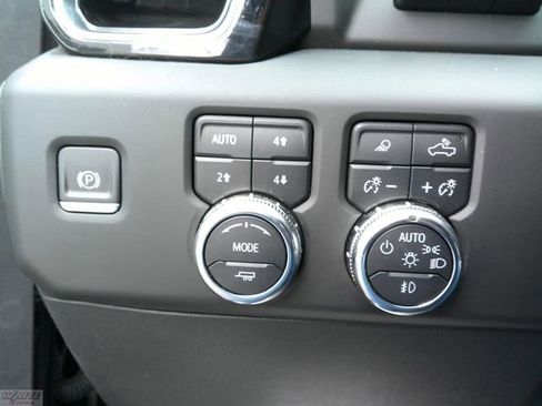 Used 2024 GMC Sierra 3500 Denali w/ Denali Reserve Package image 25