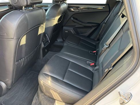 Used 2022 Porsche Macan image 15