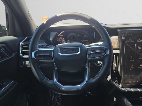 Used 2025 GMC Acadia Denali FWD image 12