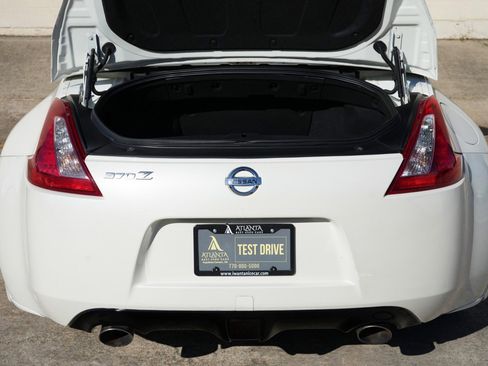 Used 2010 Nissan 370Z Touring RWD image 9