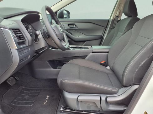 Used 2025 Nissan Rogue S image 11
