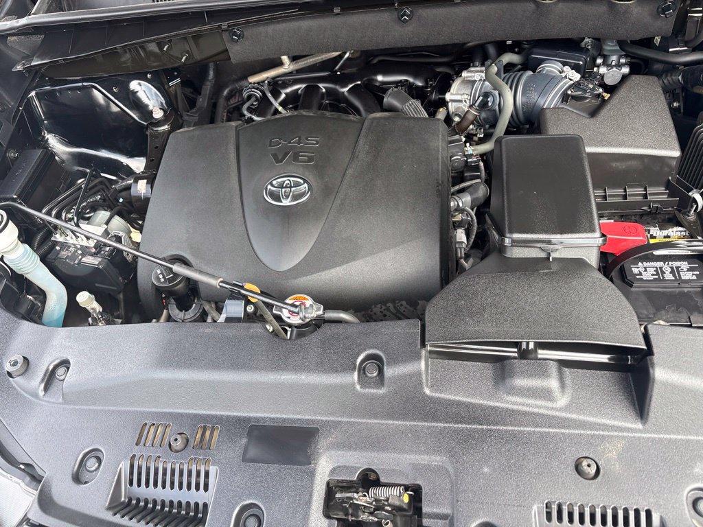 Used 2018 Toyota Highlander SE FWD image 11