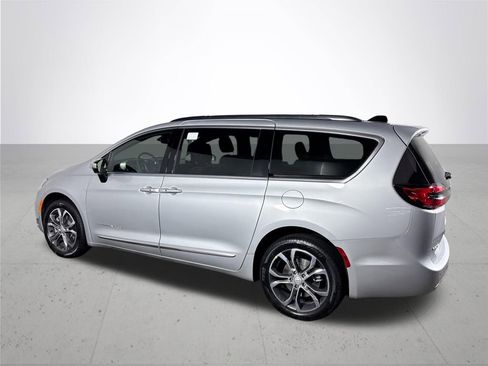New 2026 Chrysler Pacifica Pinnacle image 8