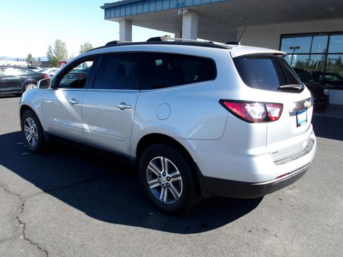 Used 2016 Chevrolet Traverse LT image 3