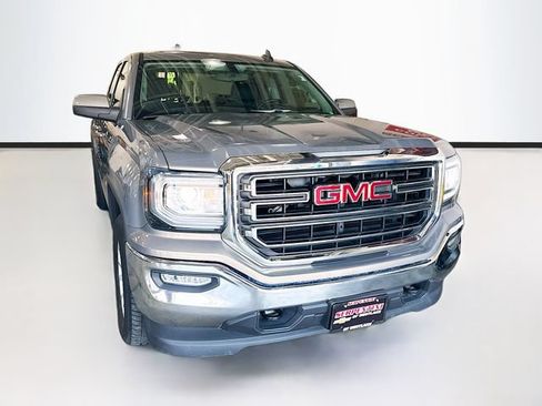 Used 2017 GMC Sierra 1500 SLE w/ SLE Value Package AWD/4WD image 3