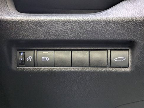 Used 2021 Toyota RAV4 XLE Premium image 23