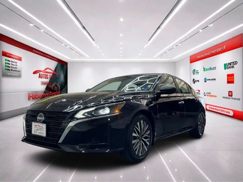 Used 2025 Nissan Altima 2.5 SV FWD image 4