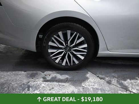 Used 2024 Nissan Altima 2.5 SV image 19