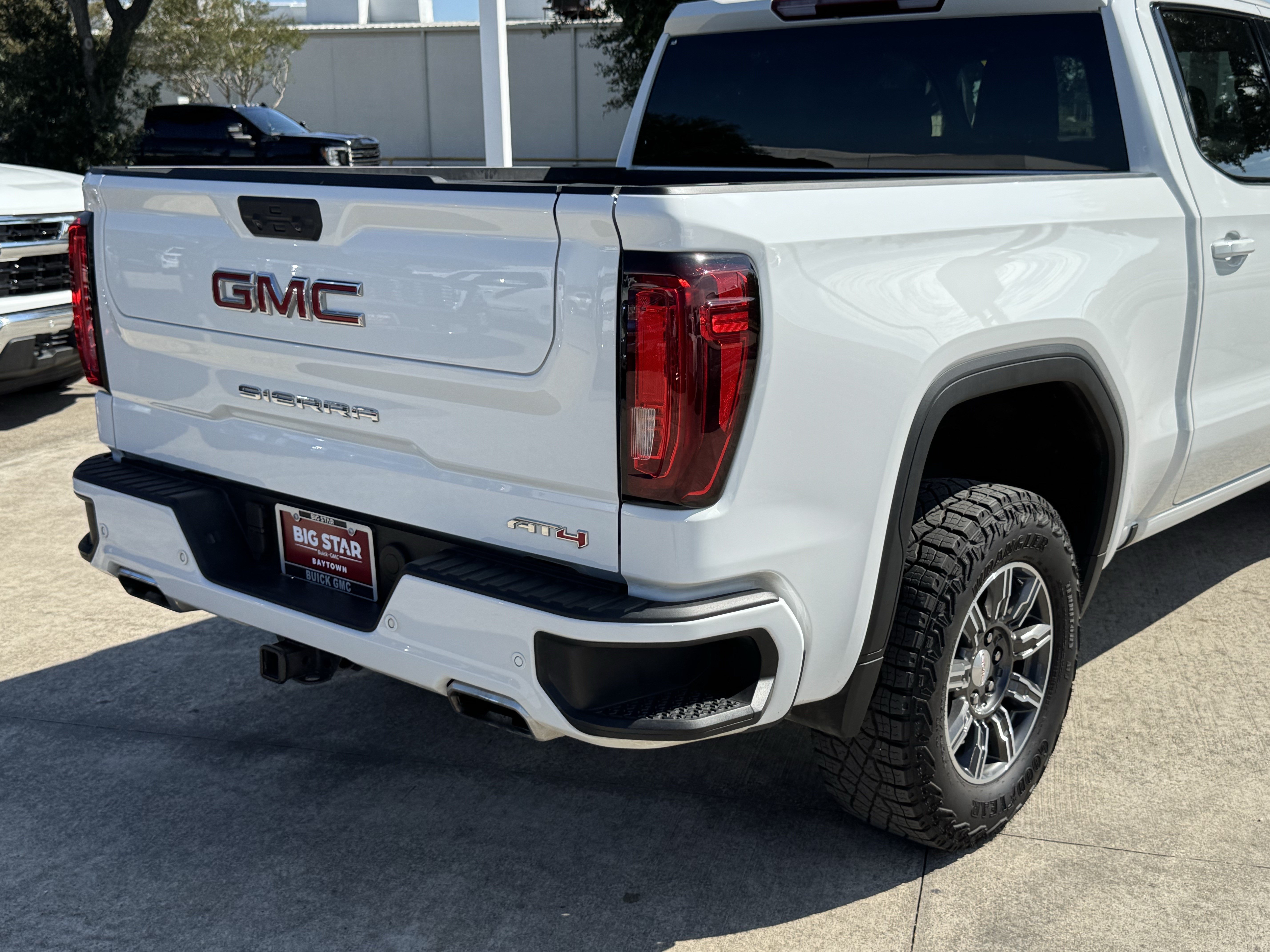 Used 2025 GMC Sierra 1500 AT4 AWD/4WD image 7