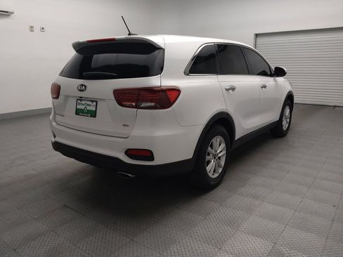 Used 2020 Kia Sorento LX image 9