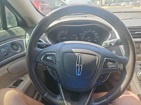 Used 2019 Lincoln MKZ Reserve FWD image 15