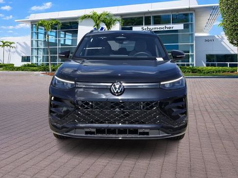 New 2026 Volkswagen Tiguan SE R-Line FWD image 2