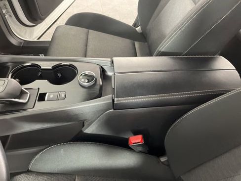 Used 2024 Nissan Rogue SV image 31