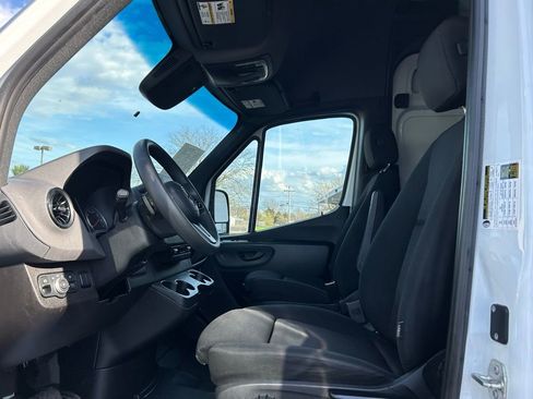 Used 2023 Mercedes-Benz Sprinter 2500 image 29