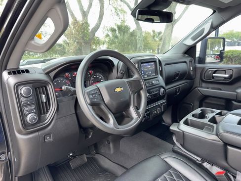 Used 2024 Chevrolet Silverado 2500 Custom w/ Custom Value Package image 18