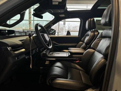 New 2026 Lincoln Navigator Reserve w/ Jet Appearance Package image 19