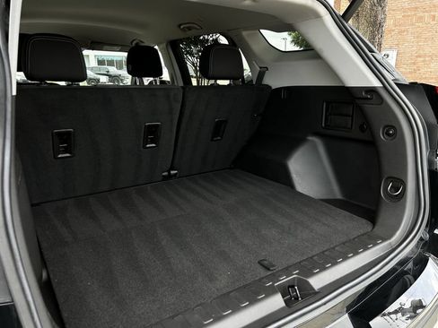 Used 2024 GMC Terrain SLE w/ Driver Convenience Package FWD image 32