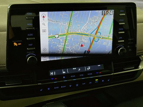 Used 2022 Toyota Sienna Platinum FWD image 13