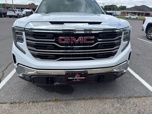 Used 2024 GMC Sierra 1500 SLT w/ SLT Premium Plus Package AWD/4WD image 4