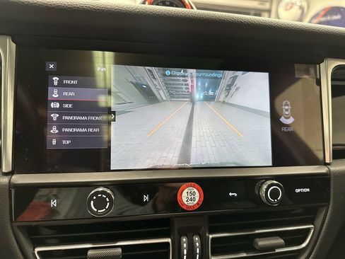 Used 2022 Porsche Macan image 38