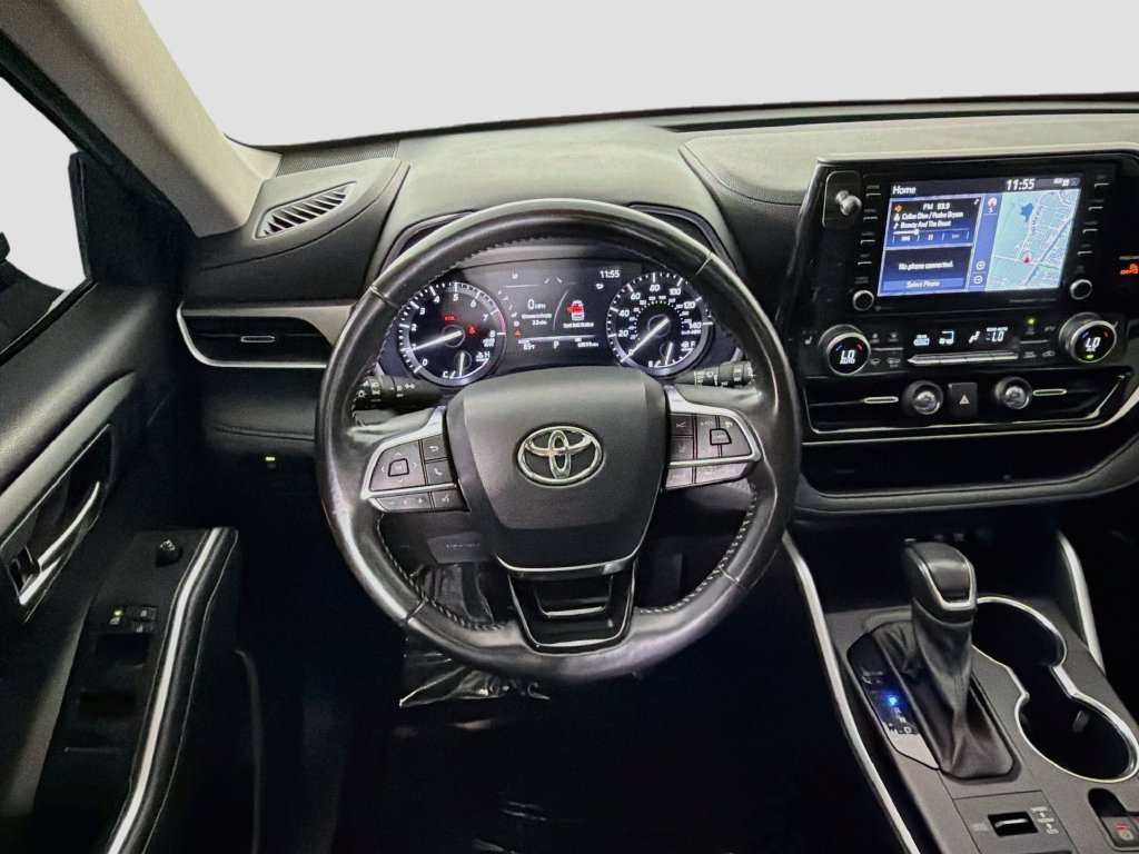 Used 2021 Toyota Highlander XLE AWD/4WD image 24