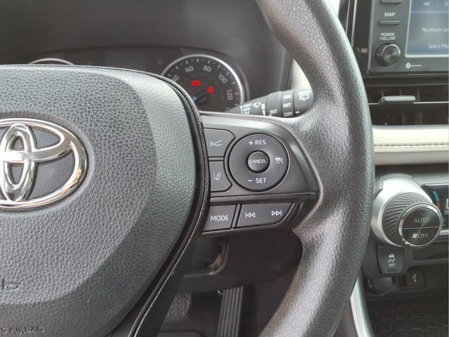 Used 2021 Toyota RAV4 XLE AWD/4WD image 17