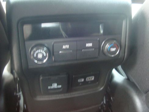 Used 2023 GMC Acadia SLE w/ Driver Convenience Package image 18