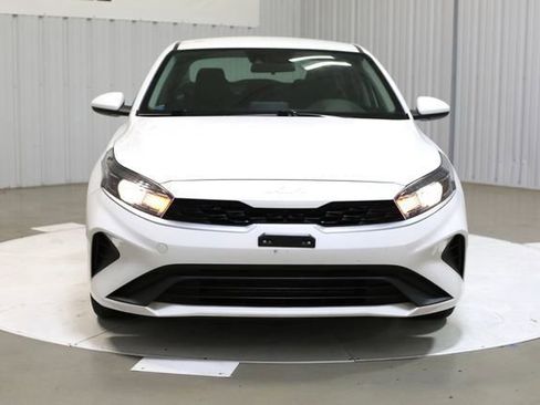 Used 2024 Kia Forte LXS image 3