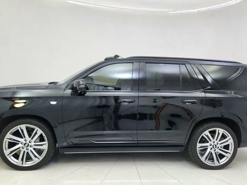 Used 2025 Cadillac Escalade Sport w/ Touring Package image 10