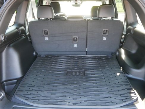 Used 2025 Jeep Grand Cherokee Limited w/ Trailer Tow Package AWD/4WD image 19
