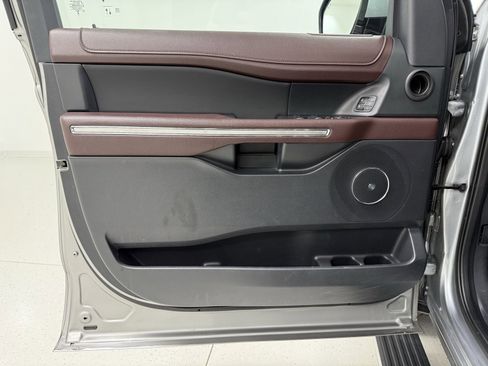 Used 2024 Ford Expedition Limited image 10