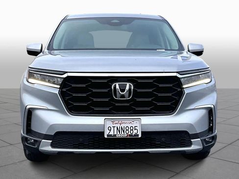 Used 2025 Honda Pilot EX-L image 3