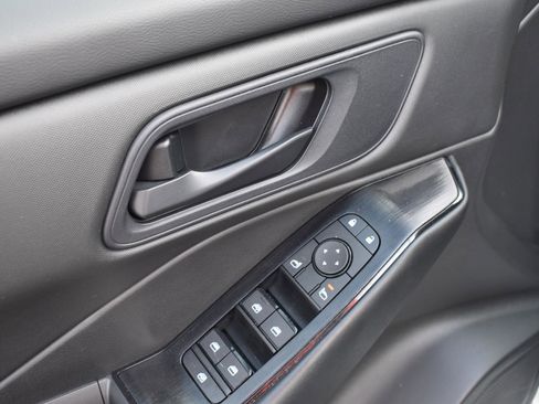 Used 2024 Nissan Rogue S image 20